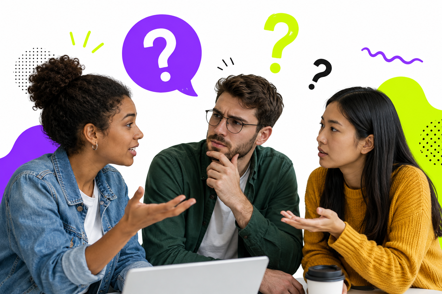 Três jovens conversando e analisando informações em um notebook